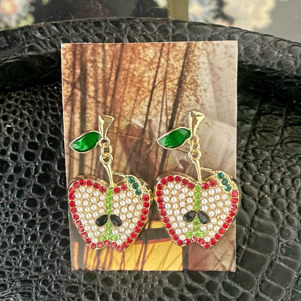 NEW FREE SHIPPING Sparkling Bejeweled Apple Earrings